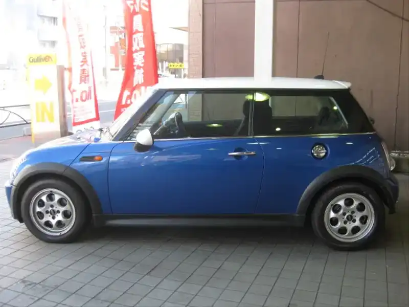カタログ画像：ＭＩＮＩ（MINI） クーパー 2005年9月 GH-RA16 1600cc ハイパー・ブルー（メタリック） 燃費13.4km / l  外装