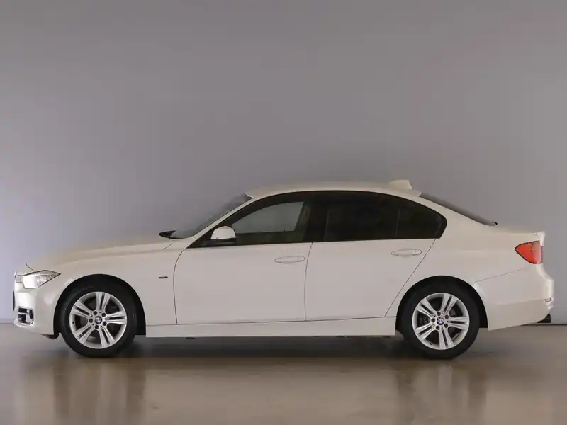 カタログ画像：３シリーズ（3 SERIES） ３２０ｉ ｘＤｒｉｖｅ スポーツ 2013年8月 DBA-3B20 2000cc アルピン・ホワイトⅢ 燃費15.2km / l 外装