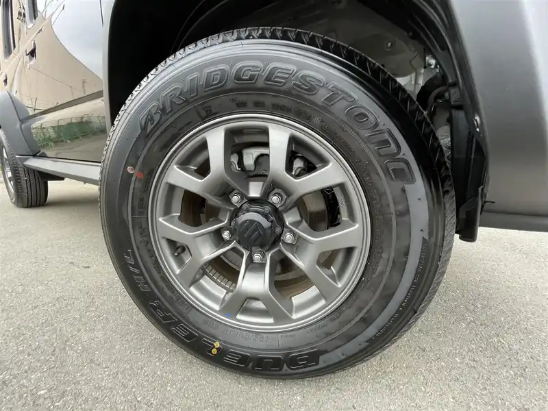 カタログ画像：ジムニーノマド（JIMNY NOMADE） ＦＣ 2025年4月 3BA-JC74W 1500cc ブルーイッシュブラックパール4 燃費13.6km / l タイヤ