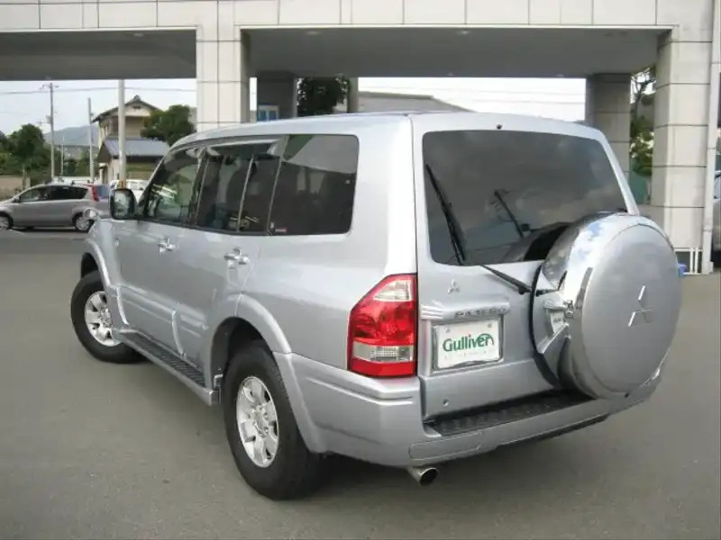 4007879 | カタログ画像：パジェロ（PAJERO） ロング スーパーエクシード ＭＭＣＳレス仕様 2002年9月 TA-V75W 3500cc シルバーメタリック／ミディアムグレーマイカｏｒシルバーメタリック バック