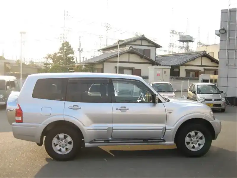 4007879 | カタログ画像：パジェロ（PAJERO） ロング スーパーエクシード ＭＭＣＳレス仕様 2002年9月 TA-V75W 3500cc シルバーメタリック／ミディアムグレーマイカｏｒシルバーメタリック 外装