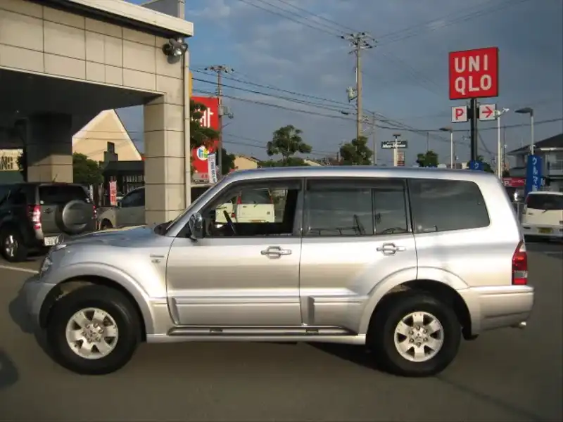 4007879 | カタログ画像：パジェロ（PAJERO） ロング スーパーエクシード ＭＭＣＳレス仕様 2002年9月 TA-V75W 3500cc シルバーメタリック／ミディアムグレーマイカｏｒシルバーメタリック 外装