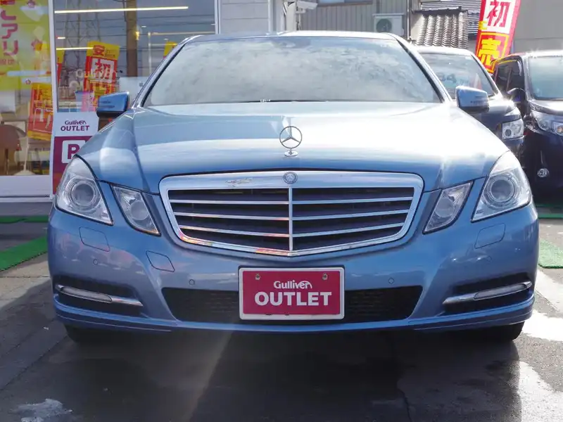 カタログ画像：Ｅクラス（E-CLASS） Ｅ２５０ ＣＧＩブルーエフィシェンシー １２５！エディション 2011年1月 DBA-212047C 1800cc インディゴライトブルー（Ｍ） 燃費11.4km / l  フロント