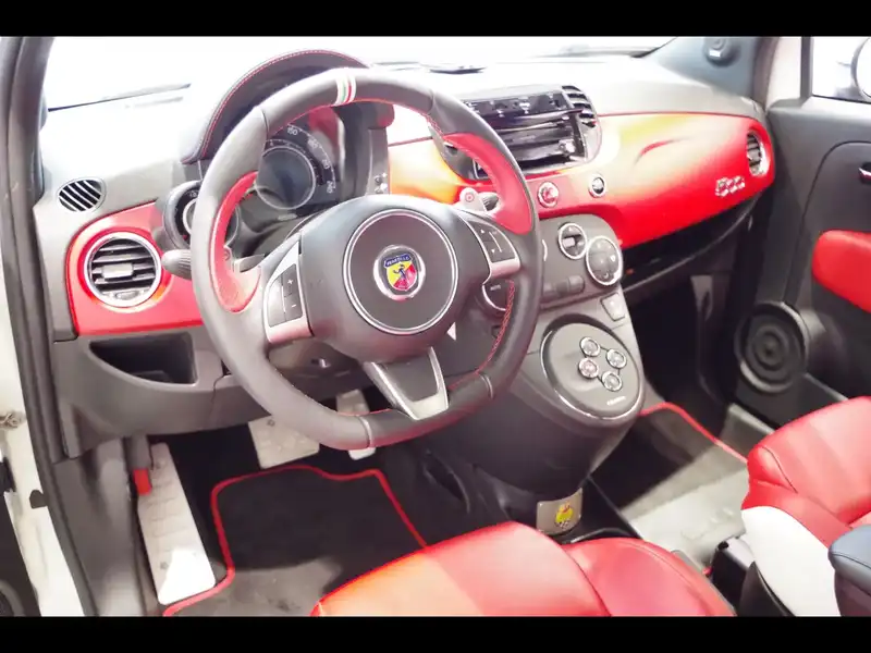 カタログ画像：アバルト５９５（ABARTH 595） ５０ｔｈアニバーサリー 2013年10月 ABA-312142 1400cc パールホワイト 燃費14.3km / l 内装