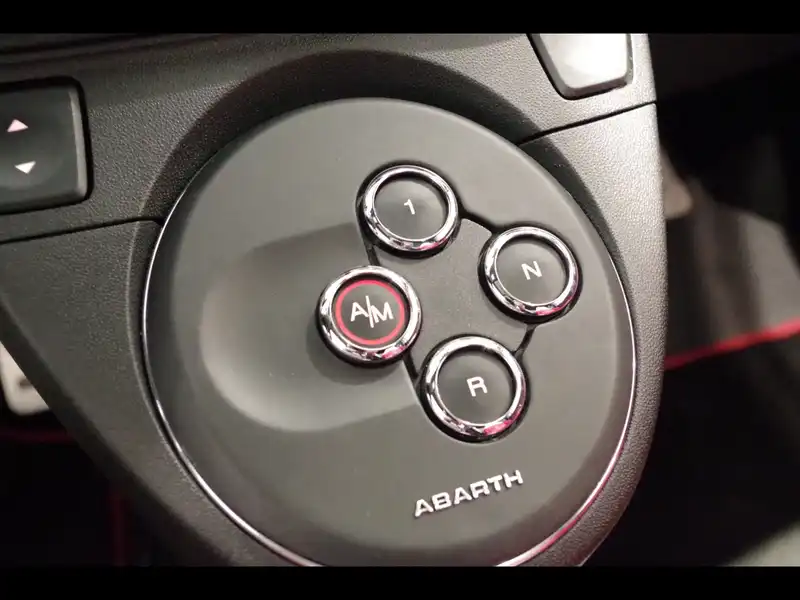 カタログ画像：アバルト５９５（ABARTH 595） ５０ｔｈアニバーサリー 2013年10月 ABA-312142 1400cc パールホワイト 燃費14.3km / l 内装