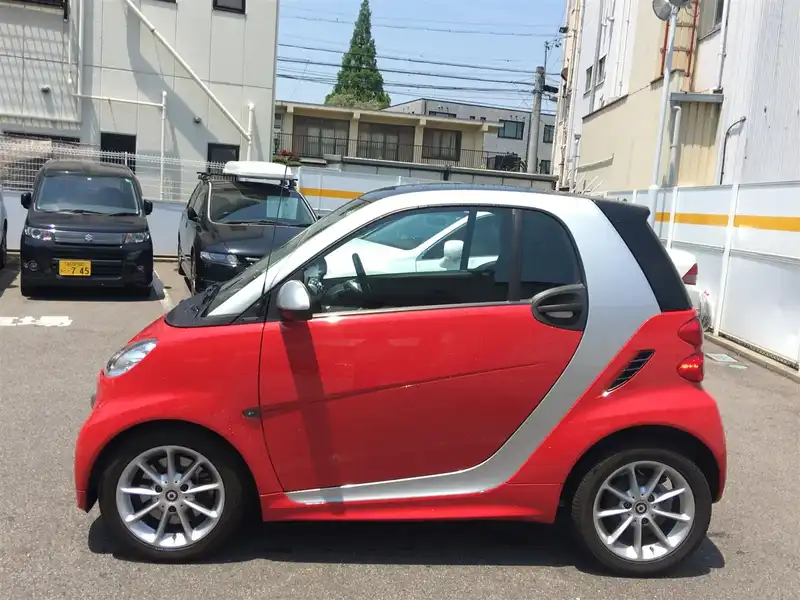 カタログ画像：スマートフォーツークーペ（SMART FORTWO COUPE） ｍｈｄパッション 2014年4月 ABA-451380 1000cc ラリーレッド 燃費22.0km / l 外装