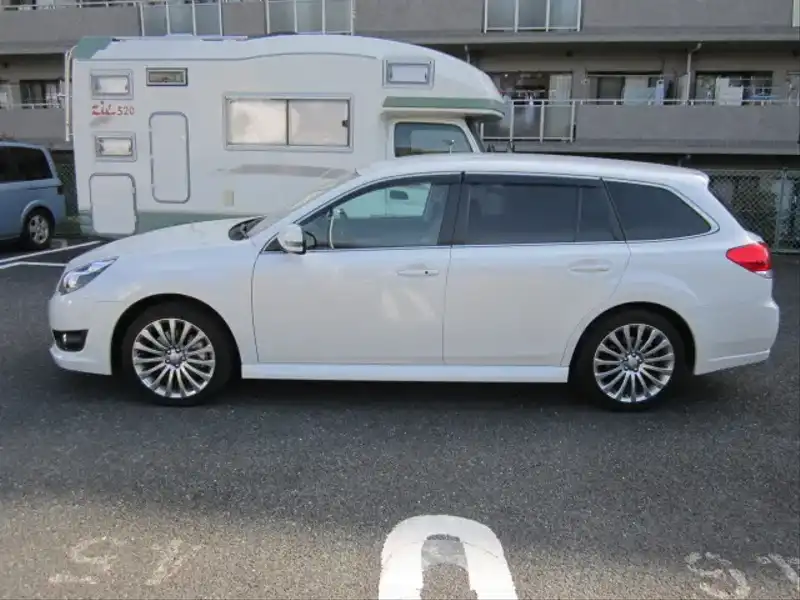 カタログ画像：レガシィツーリングワゴン（LEGACY TOURING WAGON） ２．５ＧＴアイサイトスポーツセレクション 2010年11月 DBA-BR9 2500cc サテンホワイト・パール 燃費11.2km / l  外装