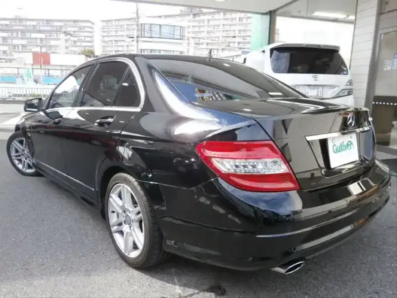 カタログ画像：Ｃクラス（C-CLASS） Ｃ２００ ＣＧＩブルーエフィシェンシー アバンギャルド 2010年8月 DBA-204048 1800cc オブシディアンブラック（Ｍ） 燃費11.6km / l  バック