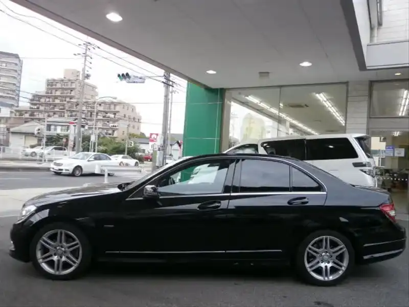 カタログ画像：Ｃクラス（C-CLASS） Ｃ２５０ ＣＧＩブルーエフィシェンシー アバンギャルド 2010年8月 DBA-204047 1800cc オブシディアンブラック（Ｍ） 燃費11.2km / l  外装