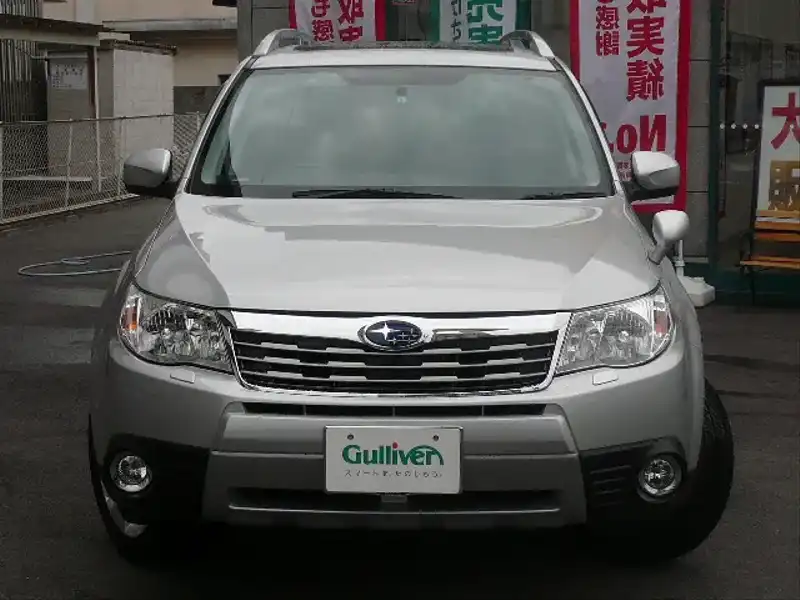 カタログ画像：フォレスター（FORESTER） ２．０ＸフィールドリミテッドⅡ 2010年5月 DBA-SH5 2000cc スパークシルバー・メタリック 燃費12.6km / l  フロント