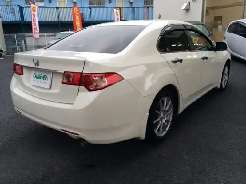 カタログ画像：アコード（ACCORD） ２０ＴＬ 2011年2月 DBA-CU1 2000cc プレミアムホワイト・パール 燃費13.2km / l バック