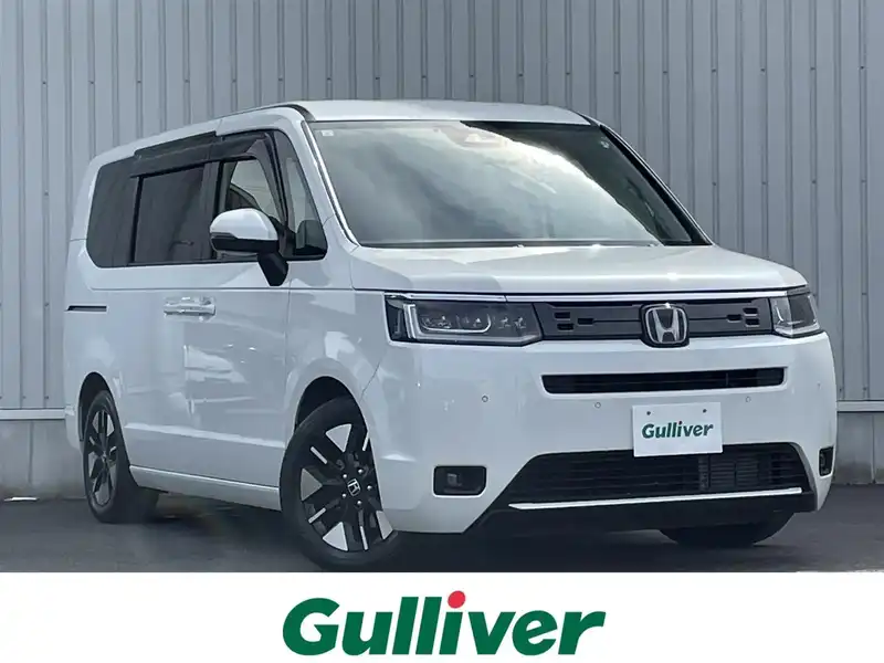 カタログ画像：ステップワゴン（STEPWAGON） ｅ：ＨＥＶエアー 2023年4月 6AA-RP8 2000cc プラチナホワイト・パール 燃費20.0km / l メイン