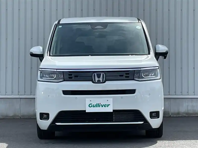 カタログ画像：ステップワゴン（STEPWAGON） ｅ：ＨＥＶエアー 2023年4月 6AA-RP8 2000cc プラチナホワイト・パール 燃費20.0km / l フロント