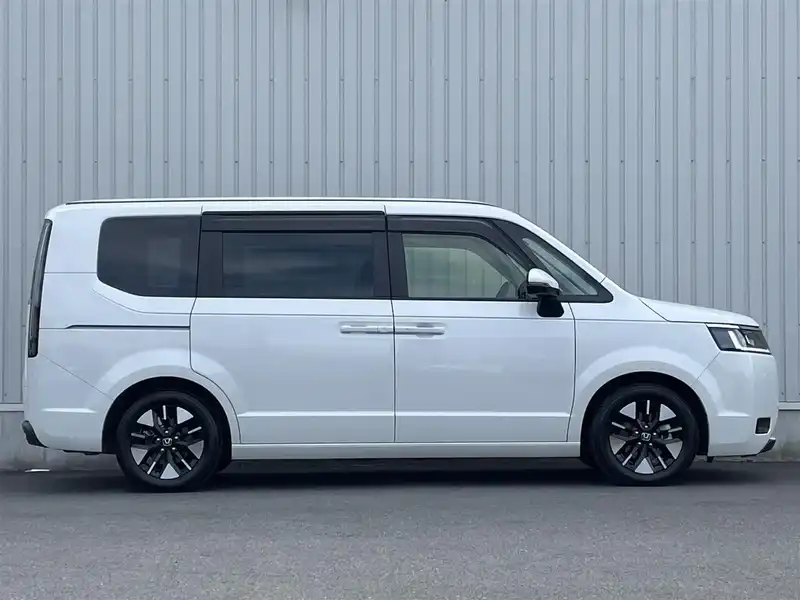 カタログ画像：ステップワゴン（STEPWAGON） ｅ：ＨＥＶエアー 2023年4月 6AA-RP8 2000cc プラチナホワイト・パール 燃費20.0km / l 外装