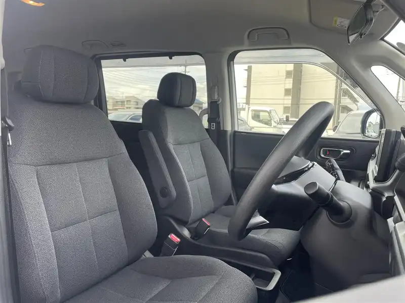 カタログ画像：ステップワゴン（STEPWAGON） ｅ：ＨＥＶエアー 2023年4月 6AA-RP8 2000cc プラチナホワイト・パール 燃費20.0km / l 内装