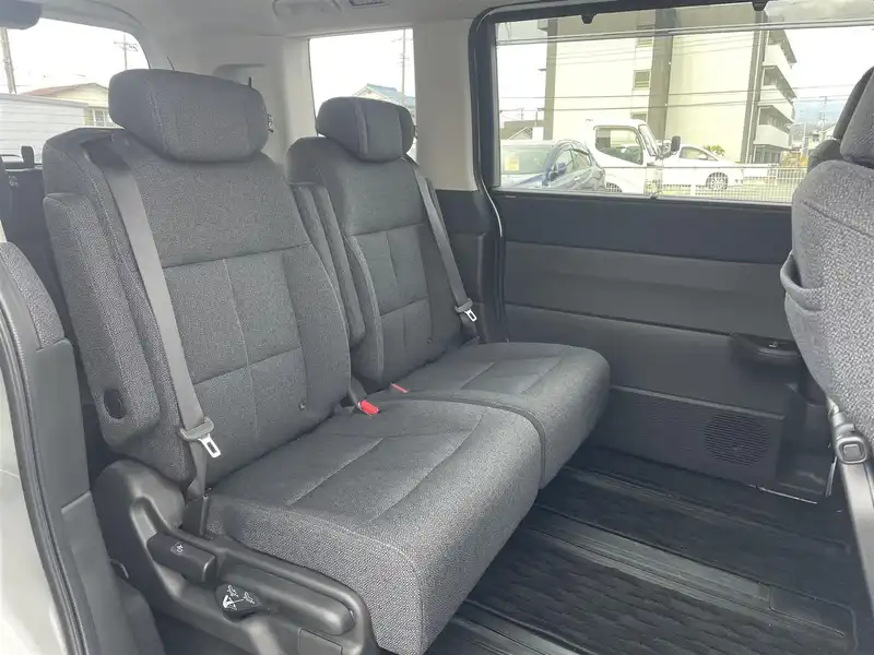 カタログ画像：ステップワゴン（STEPWAGON） ｅ：ＨＥＶエアー 2023年4月 6AA-RP8 2000cc プラチナホワイト・パール 燃費20.0km / l 内装