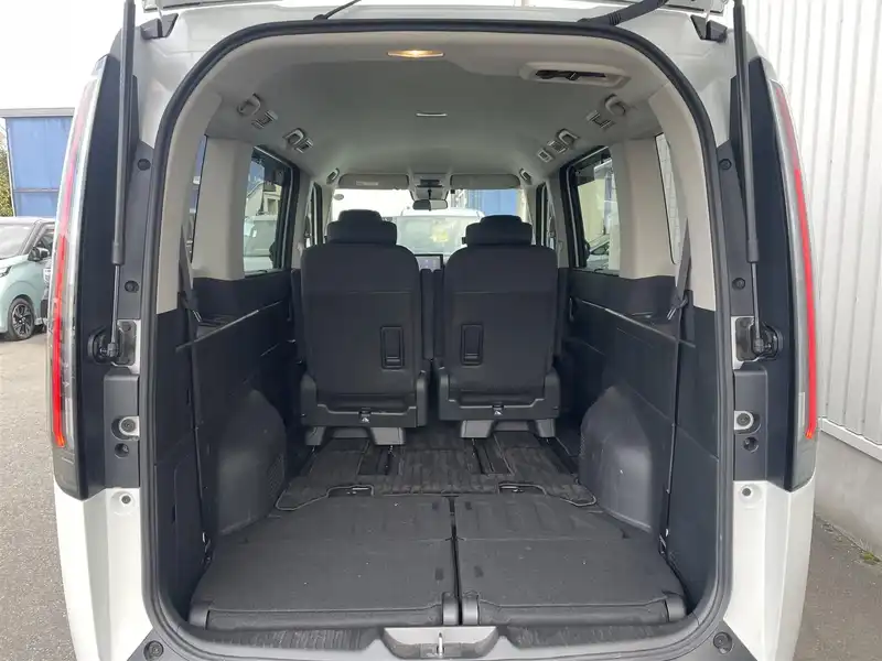 10148644 | カタログ画像：ステップワゴン（STEPWAGON） ｅ：ＨＥＶエアー 2023年4月 6AA-RP8 2000cc プラチナホワイト・パール 内装