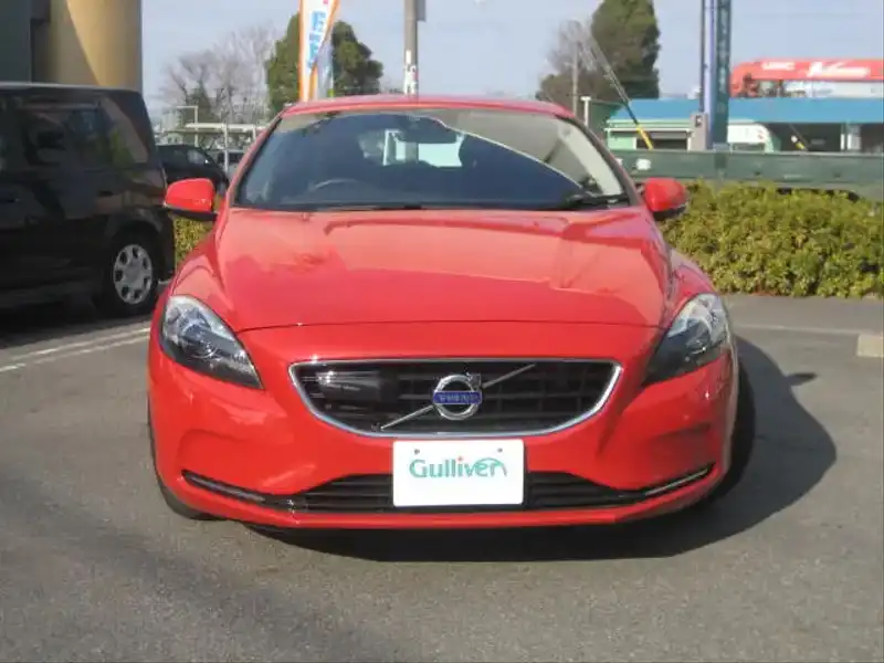 カタログ画像：Ｖ４０（V40） Ｔ４ ＳＥ 2013年6月 DBA-MB4164T 1600cc パッションレッド 燃費16.2km / l フロント