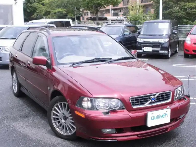 カタログ画像：Ｖ４０（V40） クラシック 2003年4月 GH-4B4204W 2000cc レッドｏｒチェリーレッドメタリック 燃費9.0km / l  メイン