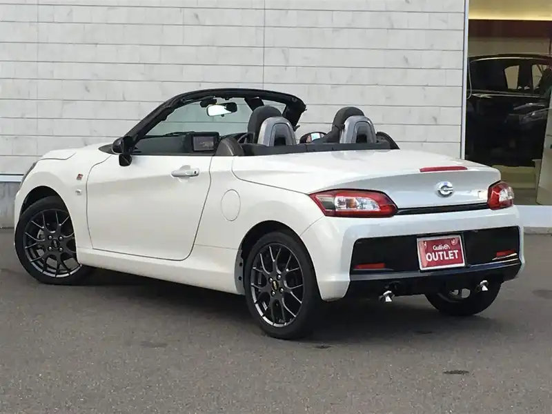 カタログ画像：コペン（COPEN） ＧＲ スポーツ 2019年10月 3BA-LA400A 660cc パールホワイトⅢ 燃費19.2km / l バック