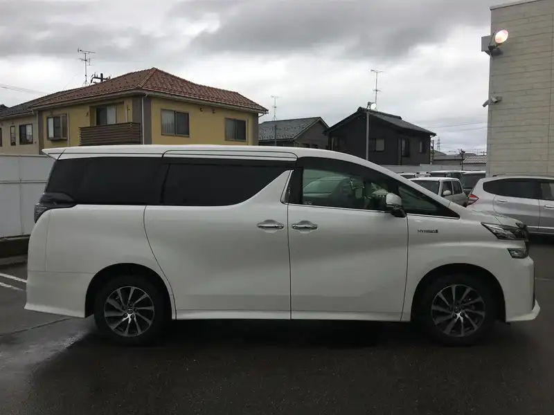 カタログ画像：ヴェルファイアハイブリッド（VELLFIRE HYBRID） ハイブリッドＺＲ 2015年1月 DAA-AYH30W 2500cc ホワイトパールクリスタルシャイン 燃費18.4km / l 外装