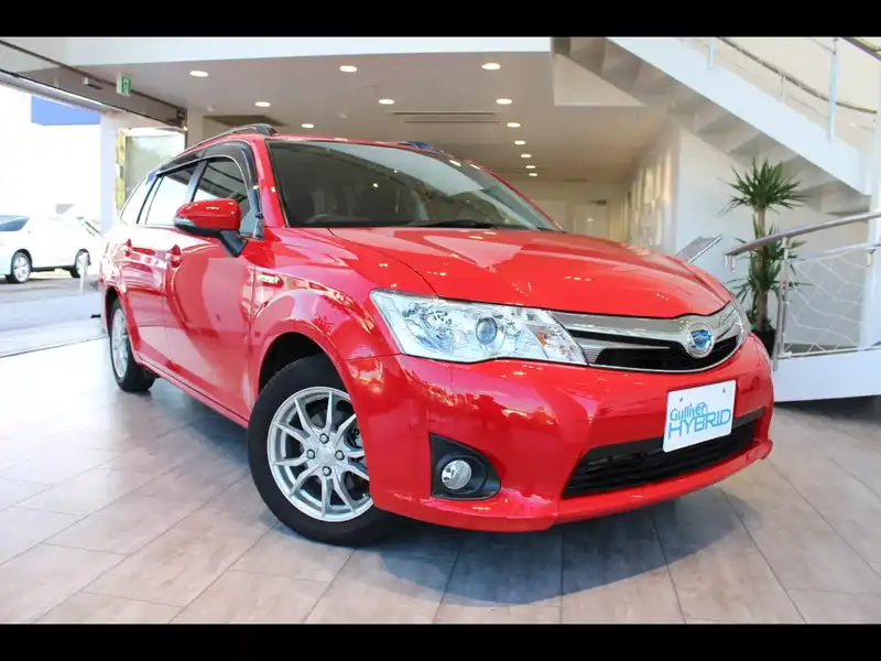 カタログ画像：カローラフィールダー（COROLLA FIELDER） ハイブリッドＧ 2014年4月 DAA-NKE165G 1500cc スーパーレッドⅤ 燃費33.0km / l メイン（その他）