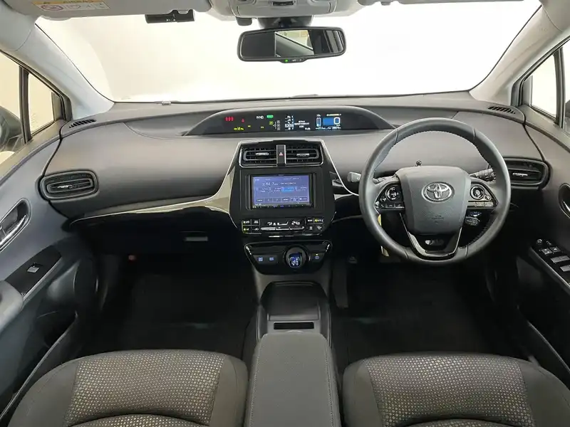 カタログ画像：プリウス（PRIUS） ＳセーフティプラスⅡ 2020年7月 6AA-ZVW55 1800cc プラチナホワイトパールマイカ 燃費28.3km / l 内装