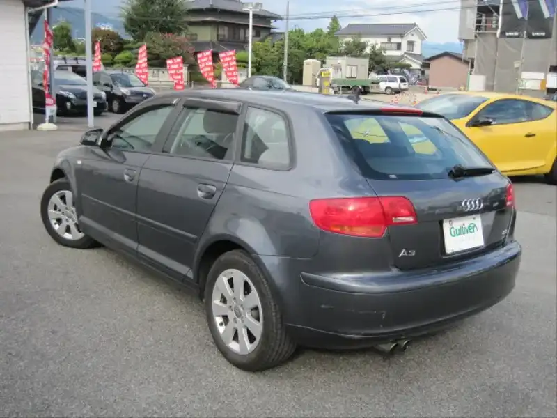 カタログ画像：Ａ３（A3） スポーツバック２．０ＴＦＳＩ 2005年7月 GH-8PAXX 2000cc ドルフィングレーメタリック 燃費12.8km / l  バック