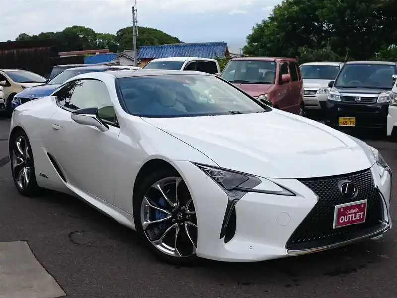 カタログ画像：ＬＣ（LC） ＬＣ５００ｈ Ｌパッケージ 2017年3月 DAA-GWZ100 3500cc ホワイトノーヴァガラスフレーク 燃費15.8km / l メイン