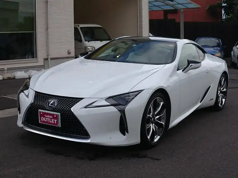 カタログ画像：ＬＣ（LC） ＬＣ５００ Ｌパッケージ 2017年4月 DBA-URZ100 5000cc ホワイトノーヴァガラスフレーク 燃費7.8km / l バック