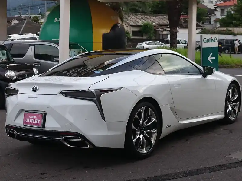 カタログ画像：ＬＣ（LC） ＬＣ５００ｈ Ｌパッケージ 2017年3月 DAA-GWZ100 3500cc ホワイトノーヴァガラスフレーク 燃費15.8km / l バック