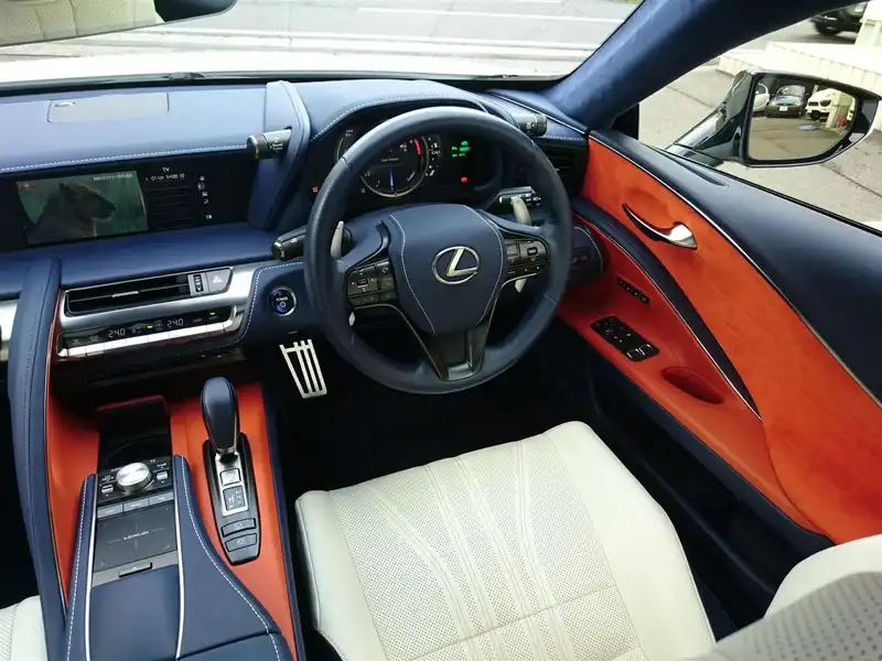 カタログ画像：ＬＣ（LC） ＬＣ５００ｈ Ｌパッケージ 2017年3月 DAA-GWZ100 3500cc ホワイトノーヴァガラスフレーク 燃費15.8km / l 内装