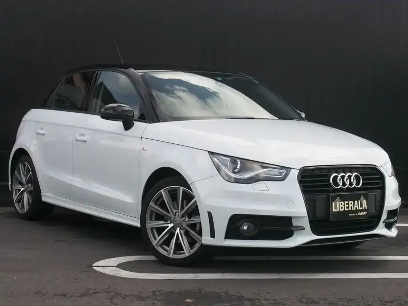 カタログ画像：Ａ１スポーツバック（A1 SPORTBACK） アドマイアードリミテッド 2013年10月 DBA-8XCAX 1400cc グレイシアホワイトメタリック 燃費17.8km / l メイン