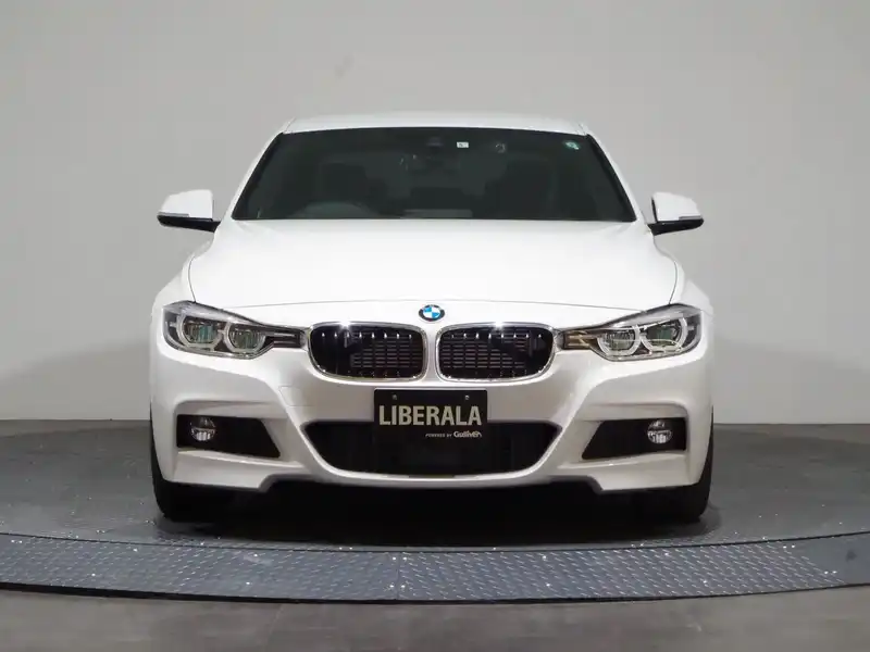 カタログ画像：３シリーズ（3 SERIES） ３３０ｅ Ｍスポーツアイパフォーマンス 2018年1月 DLA-8E20 2000cc アルピン・ホワイトⅢ 燃費17.7km / l フロント