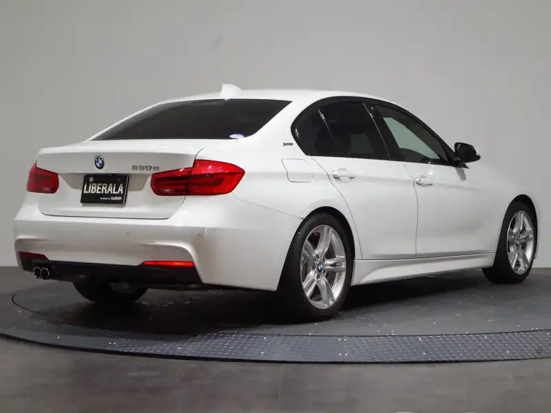 カタログ画像：３シリーズ（3 SERIES） ３３０ｅ Ｍスポーツアイパフォーマンス 2018年1月 DLA-8E20 2000cc アルピン・ホワイトⅢ 燃費17.7km / l 外装