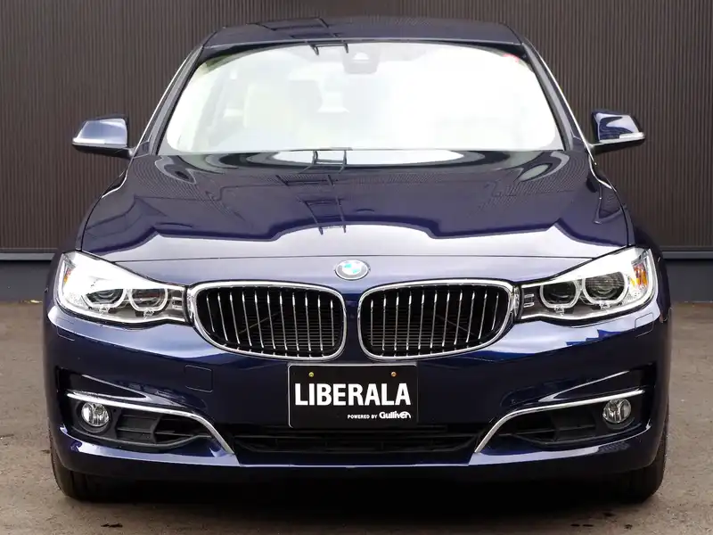 カタログ画像：３シリーズ（3 SERIES） ３２０ｉグランツーリスモ ラグジュアリー 2015年9月 DBA-3X20 2000cc インペリアル・ブルー・ブリリアント・エフェクト 燃費15.0km / l フロント