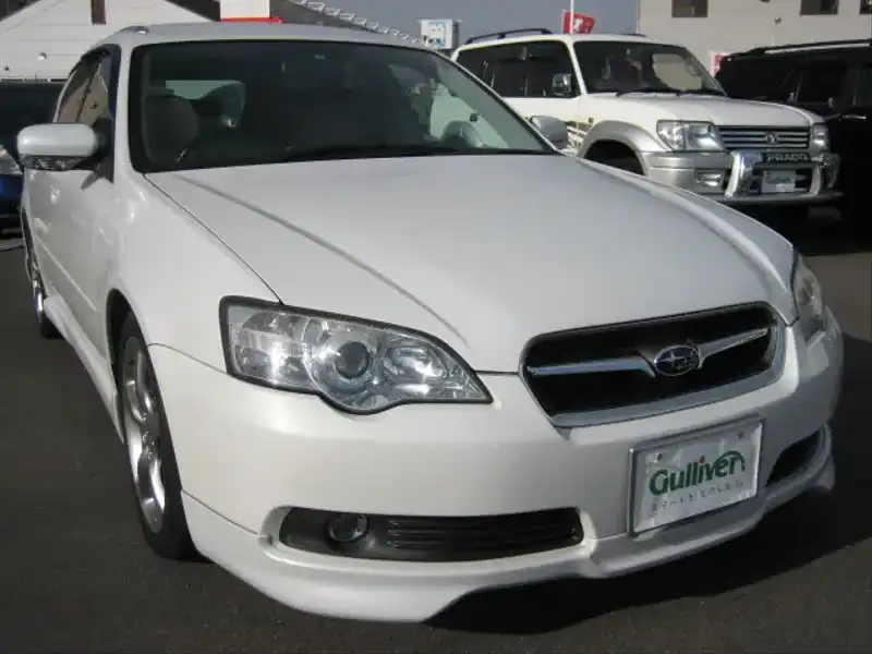 カタログ画像：レガシィツーリングワゴン（LEGACY TOURING WAGON） ３．０Ｒ 2006年5月 DBA-BPE 3000cc サテンホワイト・パール 燃費11.6km / l  メイン