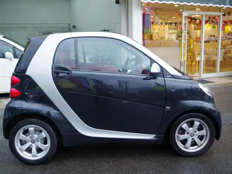 10061880 | カタログ画像：スマートフォーツークーペ（SMART FORTWO COUPE） スマートフォーツーエディション グレースタイルクーペ ｍｈｄ 2010年4月 CBA-451380 1000cc ダークグレーマットペイント/ブラック 外装