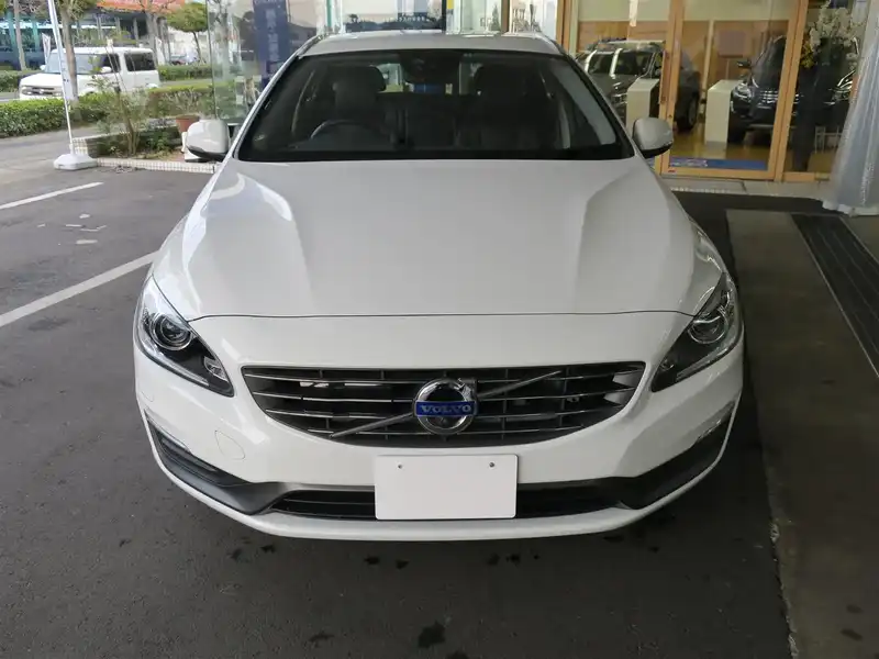 10084570 | カタログ画像：Ｖ６０（V60） Ｔ４ 2013年8月 DBA-FB4164T 1600cc アイスホワイト フロント