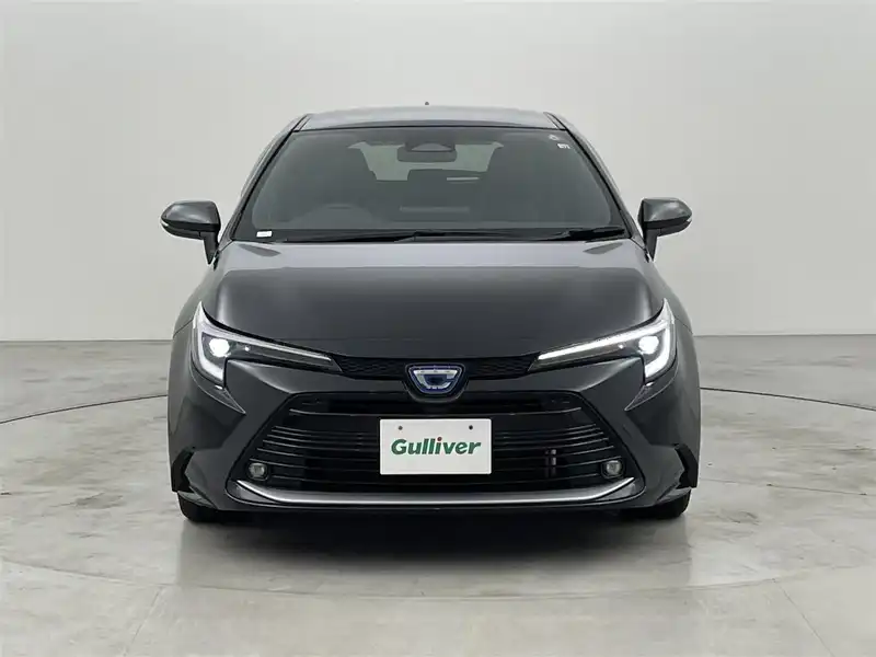 カタログ画像：カローラツーリング（COROLLA TOURING） ハイブリッド Ｘ 2024年4月 6AA-ZWE215W 1800cc アティチュードブラックマイカ 燃費27.8km / l フロント