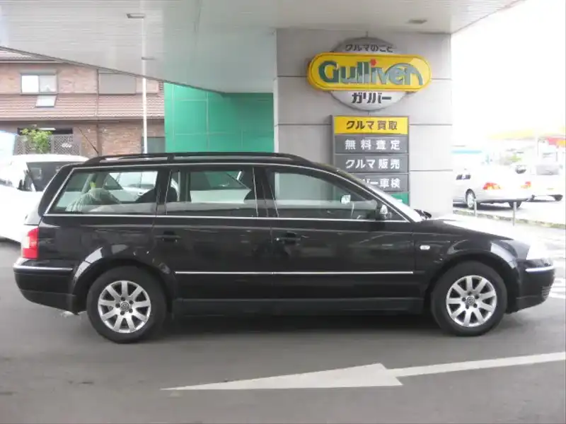 9003228 | カタログ画像：パサートワゴン（PASSAT WAGON） ベースグレード 2002年4月 GF-3BAZM 2000cc ブラックマジックパールエフェクト 外装