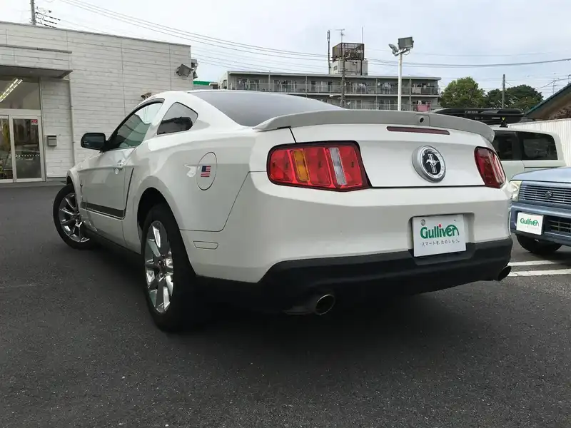 カタログ画像：マスタング（MUSTANG） Ｖ６ クーペ スポーツアピアランス 2011年6月 3700cc パフォーマンスホワイト バック