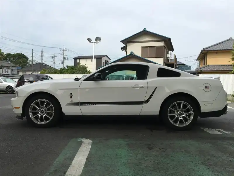 10070454 | カタログ画像：マスタング（MUSTANG） Ｖ６ クーペ スポーツアピアランス 2011年6月 3700cc パフォーマンスホワイト 外装