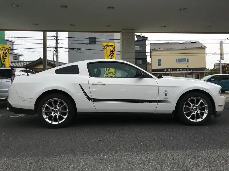 10070454 | カタログ画像：マスタング（MUSTANG） Ｖ６ クーペ スポーツアピアランス 2011年6月 3700cc パフォーマンスホワイト 外装