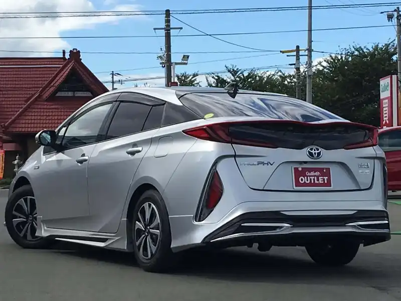 カタログ画像：プリウスＰＨＶ（PRIUS PHV） Ｓナビパッケージ 2019年5月 DLA-ZVW52 1800cc シルバーメタリック 燃費37.2km / l バック