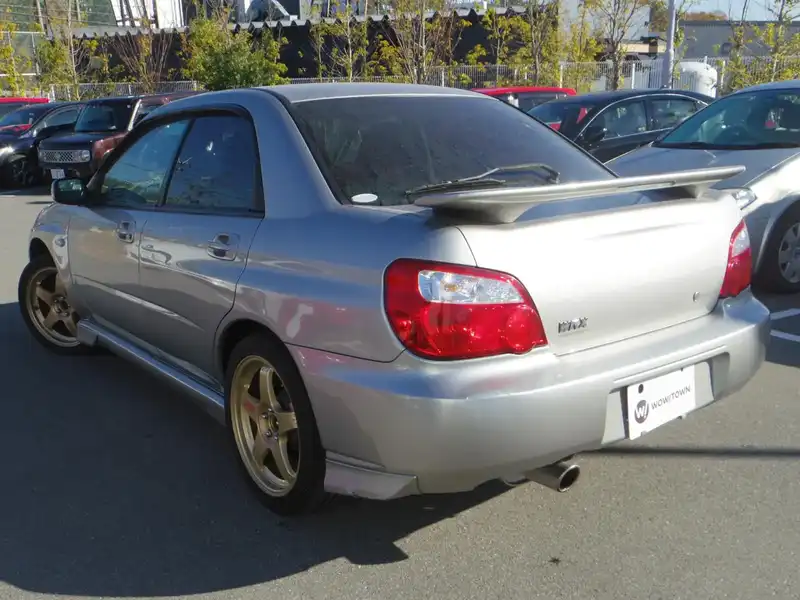 10021606 | カタログ画像：インプレッサ（IMPREZA） ＷＲＸ 2004年6月 TA-GDA 2000cc プレミアムシルバー・メタリック バック