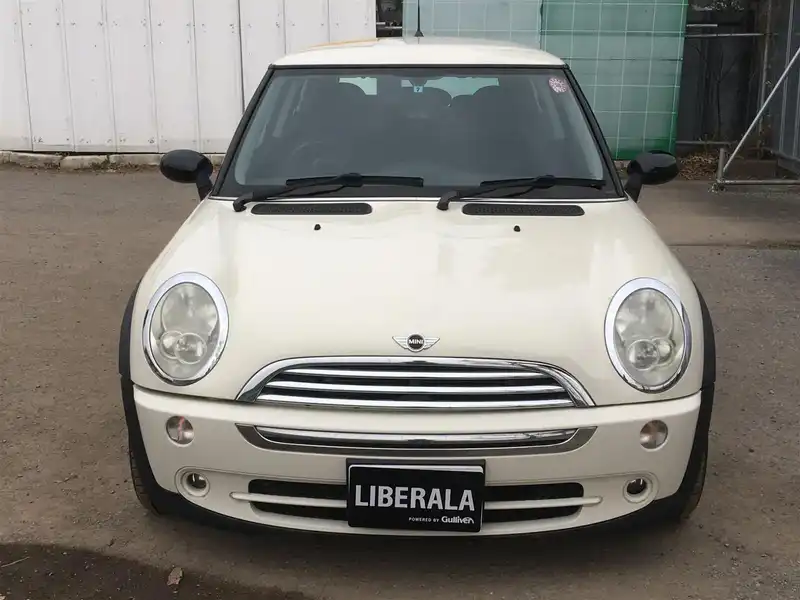 カタログ画像：ＭＩＮＩ（MINI） ワン セブン 2006年2月 GH-RA16 1600cc ペッパー・ホワイト（ソリッド） 燃費14.0km / l  フロント