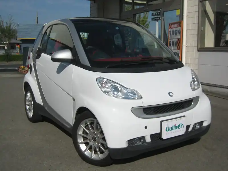 カタログ画像：スマートフォーツークーペ（SMART FORTWO COUPE） ｍｈｄ 2010年10月 CBA-451380 1000cc クリスタルホワイト 燃費23.5km / l  メイン