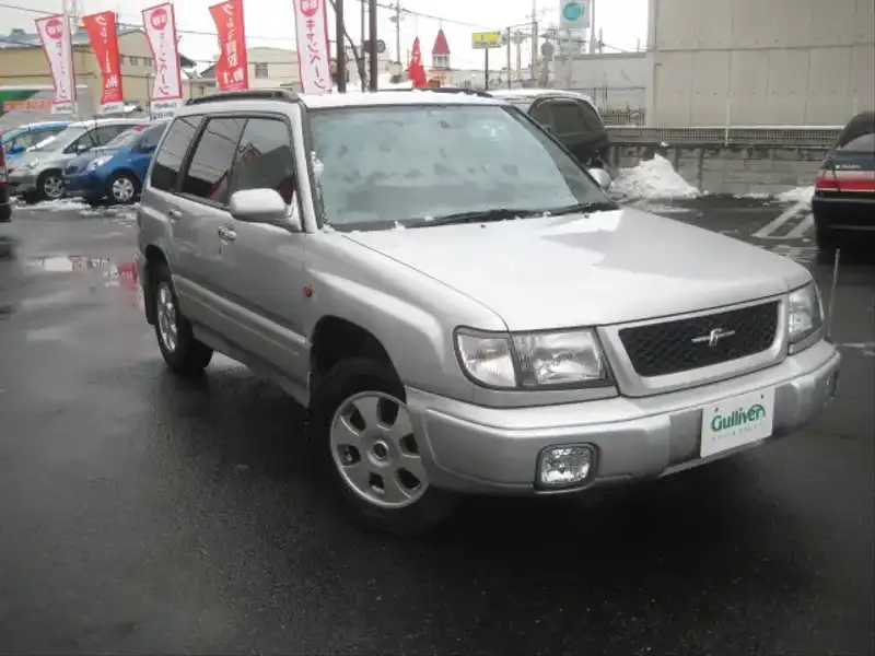 カタログ画像：フォレスター（FORESTER） Ｃ／２０ 1998年9月 GF-SF5 2000cc アークティックシルバー・メタリック／アークティックシルバー・メタリック 燃費12.6km / l  メイン