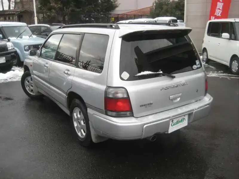 カタログ画像：フォレスター（FORESTER） Ｃ／２０ 1998年9月 GF-SF5 2000cc アークティックシルバー・メタリック／アークティックシルバー・メタリック 燃費12.6km / l  バック